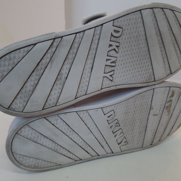 DKNY Women's Jules White Leather Fringe Casual Slip On Shoe Silver Buckle Sz 8.5 - Picture 10 of 11